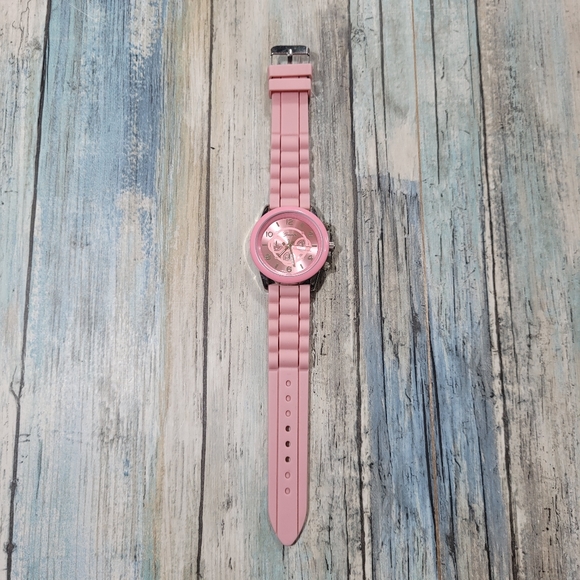 Geneva Silicone Watch Analog. - Picture 3 of 10